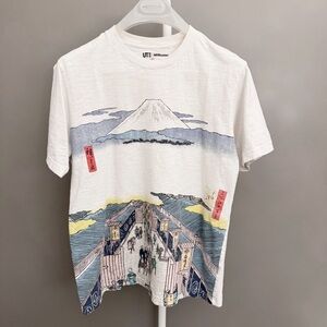 Uniqlo UT ✖️ FMA Boston Japan Mount Fuji Graphic T Shirt Tee Mens Size Large.